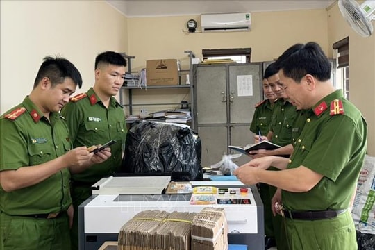 Phá đường dây sản xuất giấy phép lái xe, đăng ký xe giả ở Thanh Hóa
