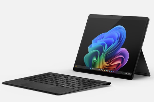 Microsoft ra loạt laptop AI
