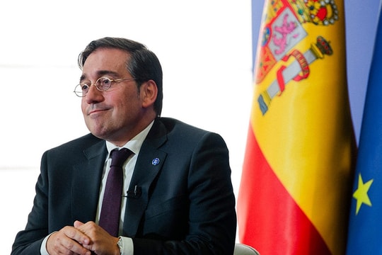 Tây Ban Nha triệu Đại sứ tại Argentina về nước