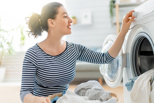 Mẹo giặt quần áo mùa hè sạch mà vẫn tiết kiệm điện nước