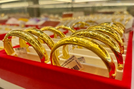 Hôm nay 23/5, USD tăng giá khiến vàng lao dốc