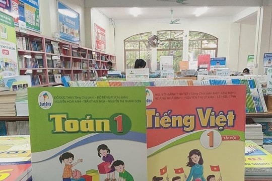 Lúng túng chọn mua sách giáo khoa cho con