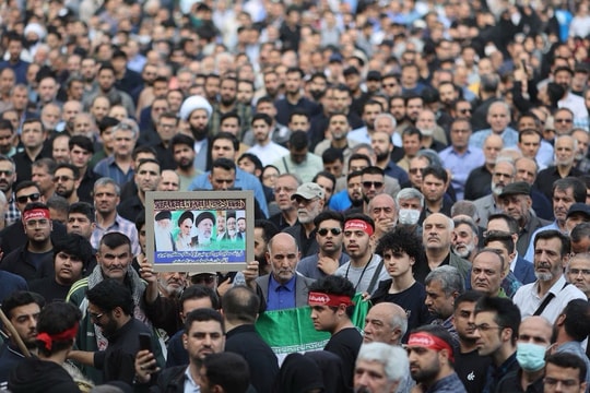 "Biển người" đưa tiễn cố Tổng thống Iran Ebrahim Raisi