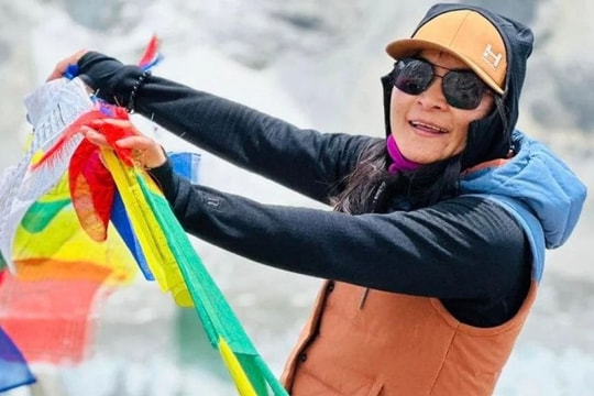 Người phụ nữ phá kỷ lục leo Everest nhanh nhất thế giới