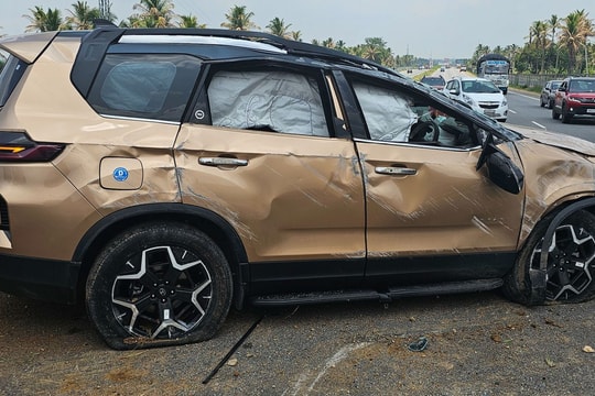 Xe SUV mới mua 18 ngày bị nổ lốp trên cao tốc, chủ xe đòi hãng đổi chiếc mới