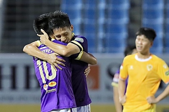 Hà Nội FC lần đầu lên nhì bảng V-League 2023-2024