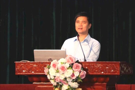 Phó Chủ tịch Tổng Liên đoàn Lao động Việt Nam nói chuyện chuyên đề với công nhân Hải Dương