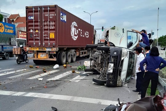 Tai nạn liên hoàn tại điểm chờ đèn đỏ trên quốc lộ 5 đoạn huyện Kim Thành, 3 người bị thương
