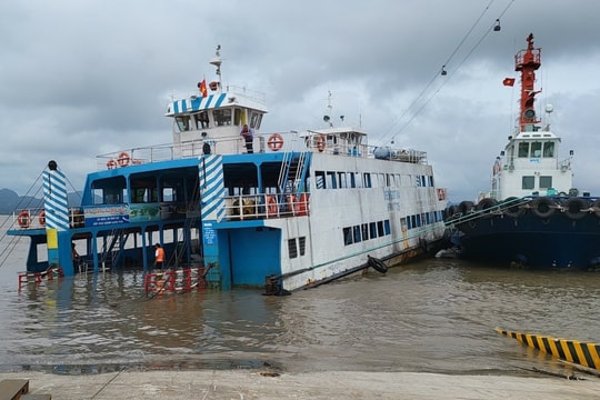 Phà ra đảo Cát Bà suýt chìm