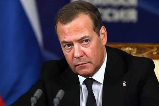 Ông Medvedev cảnh báo nếu Mỹ tấn công mục tiêu Nga sẽ "châm ngòi thế chiến"