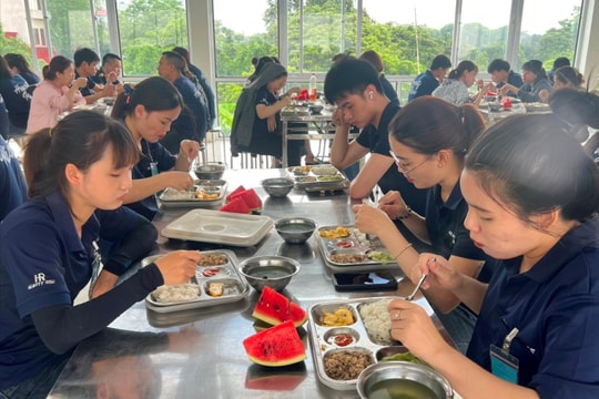 Nhiều doanh nghiệp ở Hải Dương quan tâm chất lượng bữa ăn ca cho người lao động
