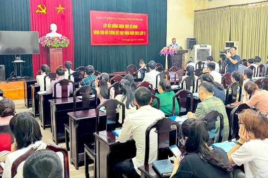 Đảng ủy Khối các cơ quan tỉnh Hải Dương bồi dưỡng nhận thức về Đảng cho 90 học viên
