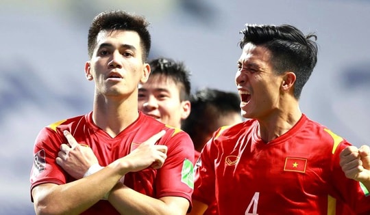 Huấn luyện viên Kim Sang Sik công bố danh sách tập trung đội tuyển Việt Nam
