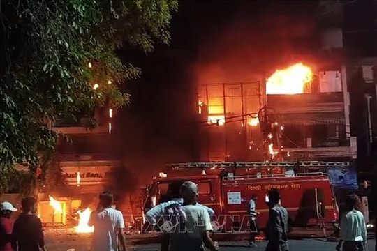 Bắt giữ chủ bệnh viện nhi sau vụ cháy làm 6 trẻ tử vong ở Ấn Độ