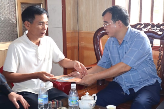 Phó Chủ tịch UBND tỉnh Hải Dương Nguyễn Minh Hùng thăm gia đình nạn nhân vụ cháy nhà trọ ở Hà Nội