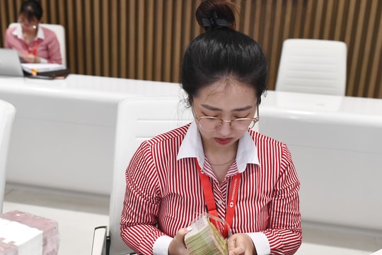 Ngân hàng dồn dập tăng lãi suất huy động