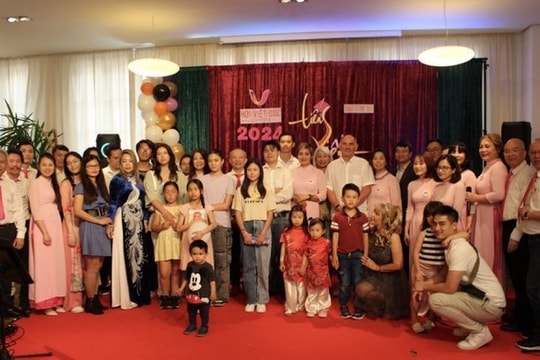 Vietnamese language class opens in German city