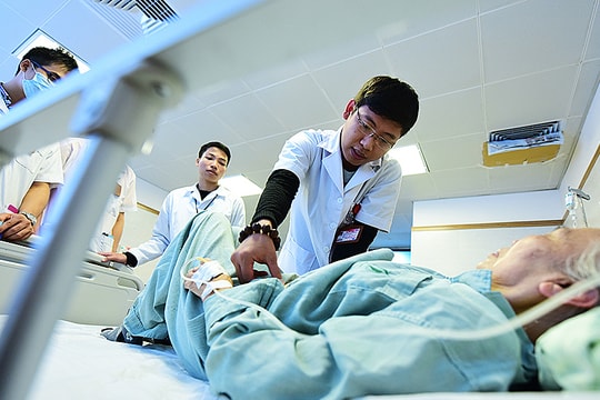 Đề xuất Nhà nước hỗ trợ học phí cho sinh viên y khoa