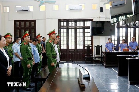 Cựu Bí thư Tỉnh ủy Lào Cai Nguyễn Văn Vịnh bị tuyên phạt 5 năm 6 tháng tù