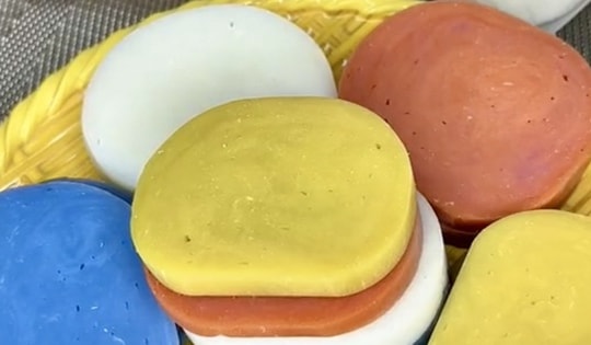 Hot trend bánh đá Hà Giang: Nhìn cứng như đá nhưng dẻo giòn
