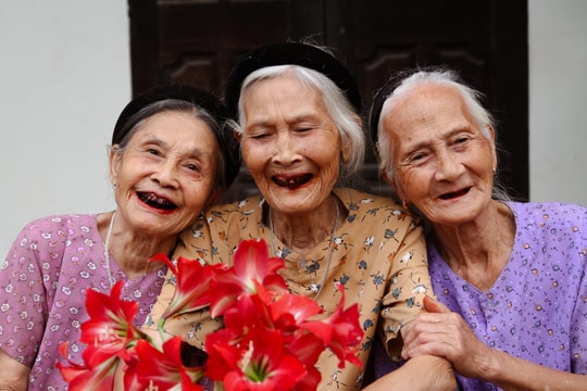 Bộ ảnh dễ thương của "hội chị em nàng thơ U100" ở Phú Thọ gây sốt mạng