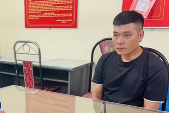 Bắt kẻ "thu phế" 500.000 đồng mỗi xe hàng qua cửa khẩu ở Lào Cai