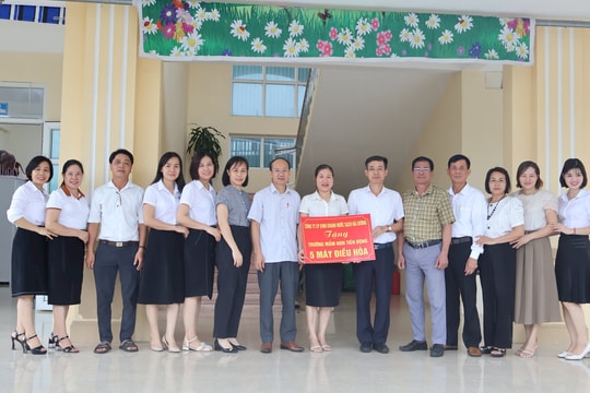 Công ty CP Kinh doanh nước sạch Hải Dương tặng Trường Mầm non Tiên Động (Tứ Kỳ) 5 máy điều hòa