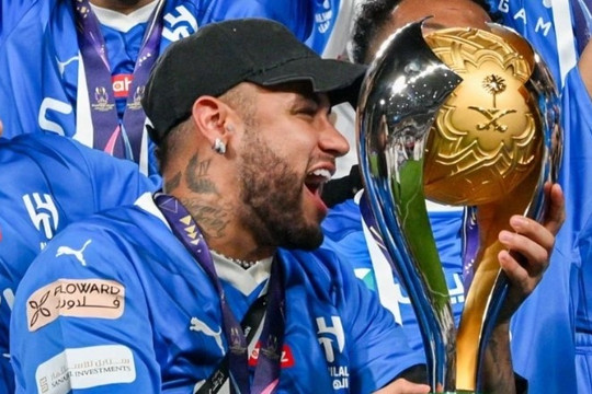 Neymar giành cú ăn ba