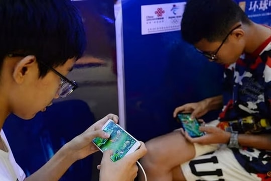 Con đốt tiền vào game - ác mộng của cha mẹ Trung Quốc