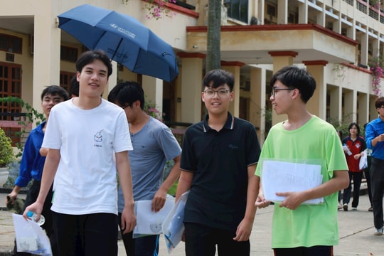 Đề thi 3 môn vào Trường THPT chuyên Nguyễn Trãi phân hoá cao