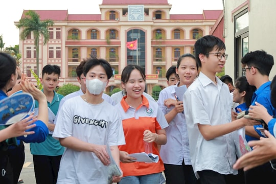 Đề thi 5 môn còn lại vào Trường THPT chuyên Nguyễn Trãi không dễ lấy điểm cao