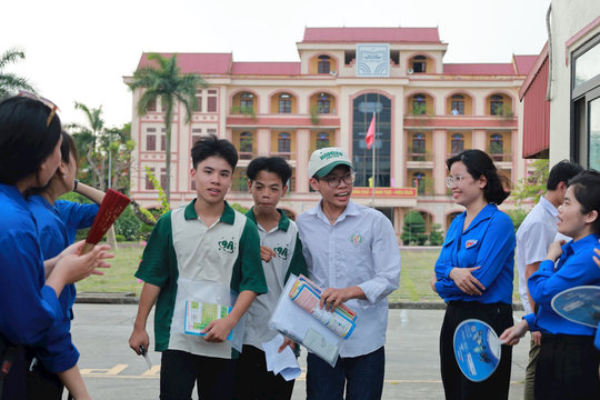 Gợi ý giải đề môn vật lý vào lớp 10 Trường THPT chuyên Nguyễn Trãi năm học 2024-2025