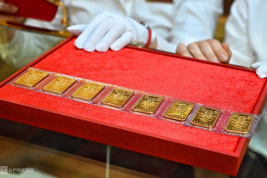 Giá vàng miếng SJC lùi về 79 triệu đồng/lượng
