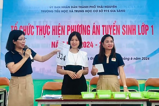 Trường công lập livestream bốc thăm học sinh vào lớp 1