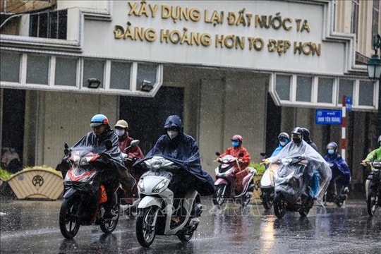 Mưa giông toàn miền Bắc, hàng nghìn cú sét đánh xuống đất ở Hà Nội và các tỉnh lân cận