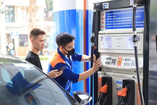 Giá xăng về dưới 22.000 đồng/lít