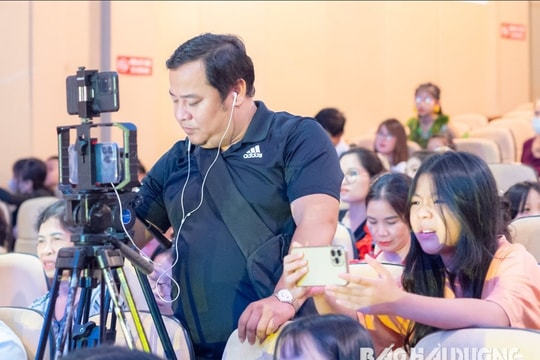 Làm báo bằng... điện thoại