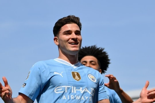 Hai "ông lớn" chồng tiền 70 triệu bảng mua tiền đạo Man City