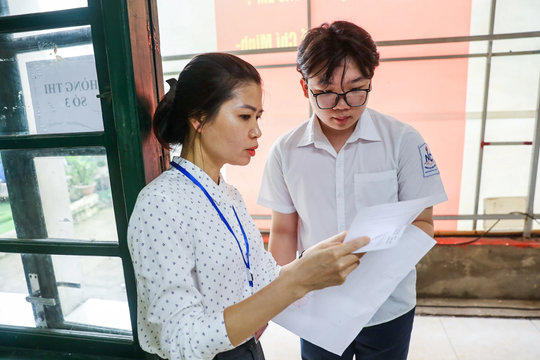 Hơn 100.000 học sinh Hà Nội thi môn đầu tiên vào lớp 10