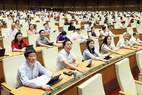 Thông qua Nghị quyết về chương trình xây dựng luật, pháp lệnh năm 2025, điều chỉnh chương trình năm 2024