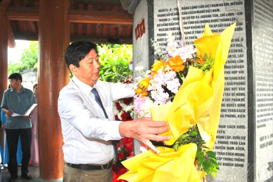 Dâng hương, dâng hoa kỷ niệm 84 năm ngày thành lập Đảng bộ tỉnh Hải Dương