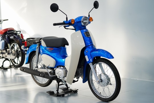 Honda Super Cub 50 nhập khẩu Nhật Bản đầu tiên về Việt Nam