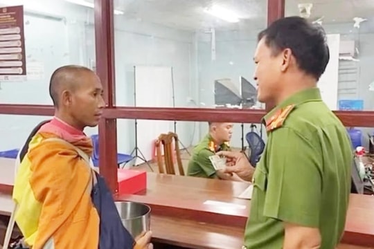 Công an tỉnh Gia Lai trao căn cước công dân cho ông Lê Anh Tú