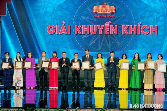 Giải đặc biệt Giải Diên Hồng lần thứ ba trị giá 150 triệu đồng