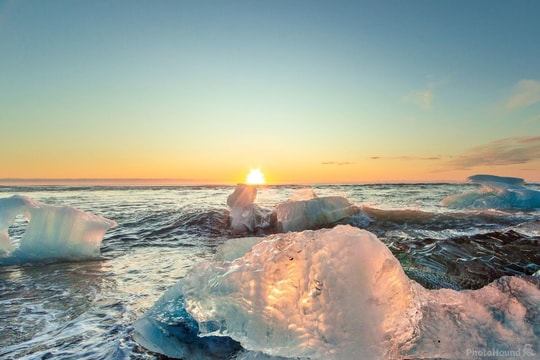 Chiêm ngưỡng vẻ đẹp của bãi biển kim cương, tuyệt tác lấp lánh tại Iceland