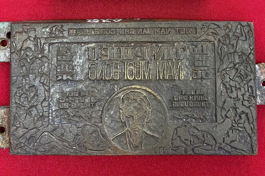 Khuôn in tín phiếu - bảo vật thời chiến