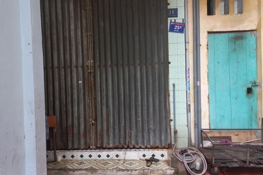 Lê Trung Hiếu ở TP Hải Dương vô cớ đâm hàng xóm trọng thương rồi dùng dao chống trả công an