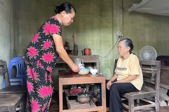 Khốn khổ cảnh đời cụ bà mù lòa ở Tứ Kỳ