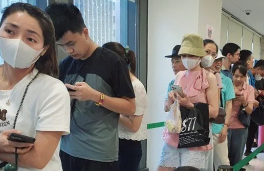 Người dân than ngày càng khó mua vàng