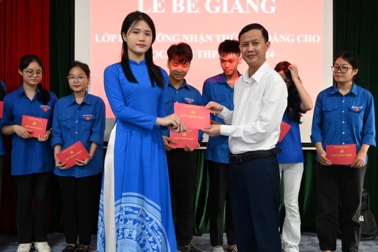 87 học sinh ở Kinh Môn được bồi dưỡng nhận thức về Đảng
